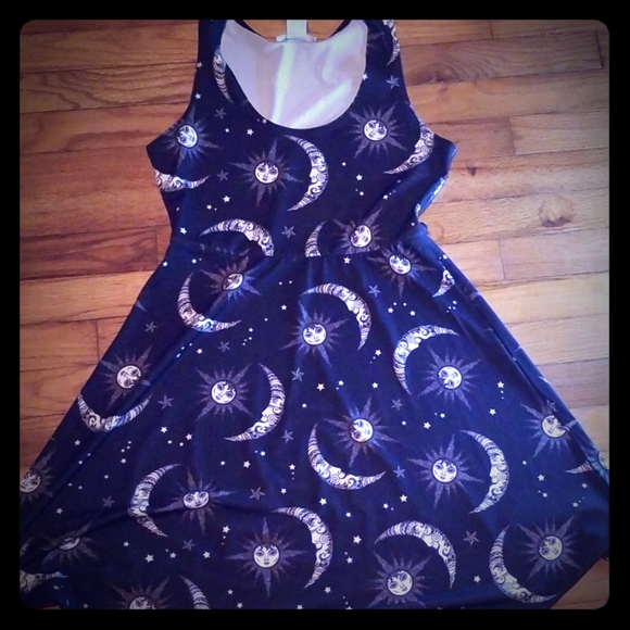 Hot Topic Dresses & Skirts - Hot topics moon and stars print dress